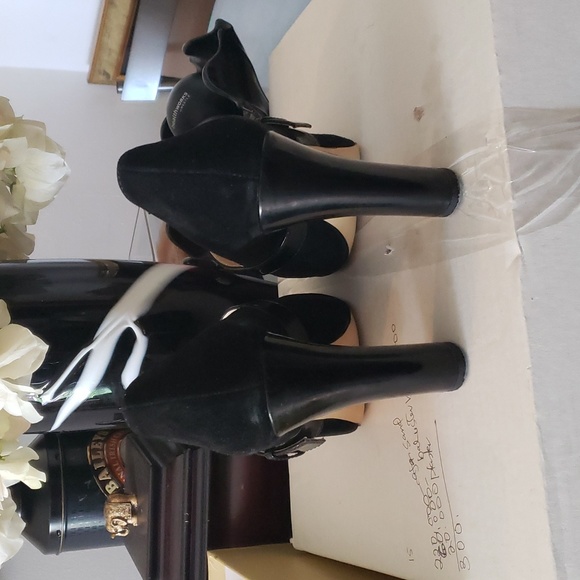 Shoes - Picture 3 of 4